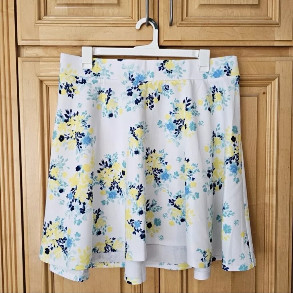 Torrid White/Yellow/Blue Sz 2 Floral Skirt Scuba Material Skater Summer